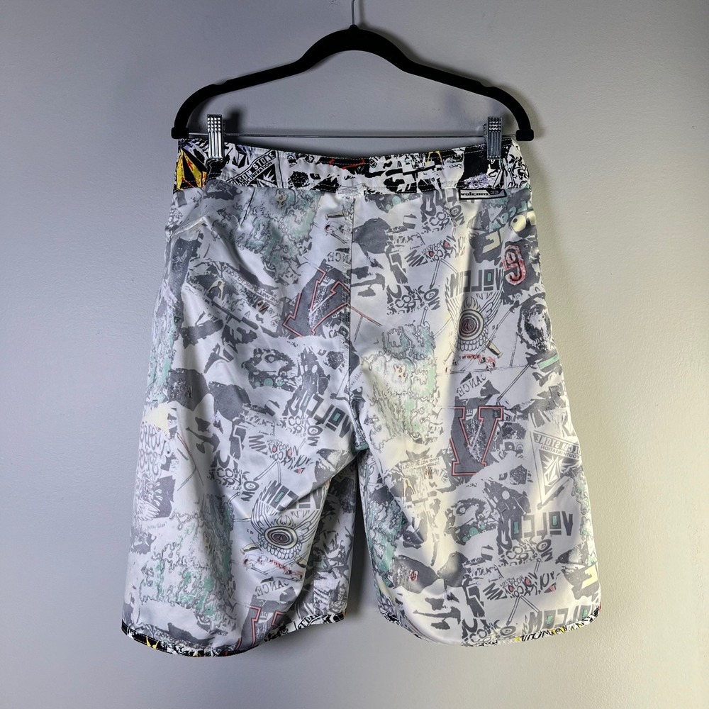 Volcom ModTech Mens Sz 33 Boardshorts Graffiti Print Swim Trunks Colorful Beach - Picture 14 of 16